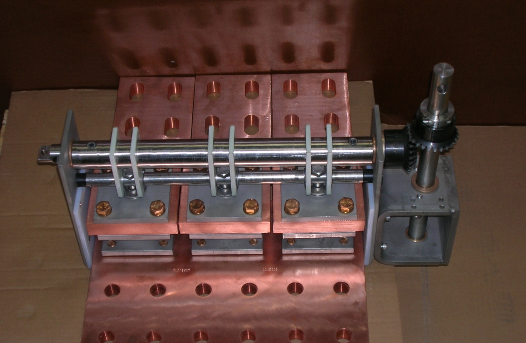 Watteredge disconnect switch in copper, showcasing a metal plate for enhanced durability and electrical safety.